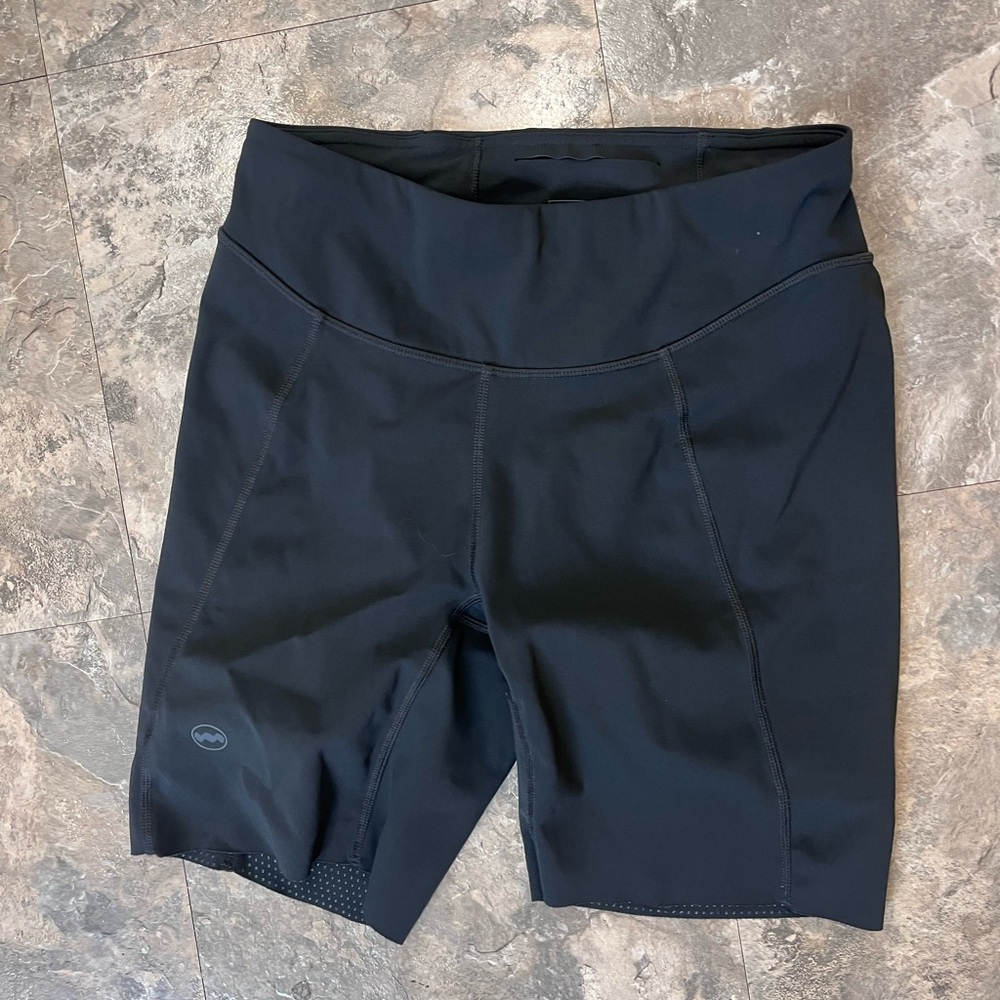 Janji Women’s 7” Pace Shorts - medium